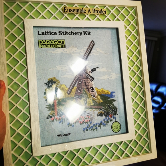 Vintage New In Package Crewel Stitchery Kit Old Dutch Windmill with Frame - Picture 5 of 6